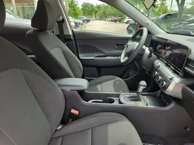 2025 Hyundai Kona SE