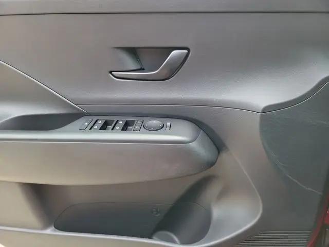 2025 Hyundai Kona SE