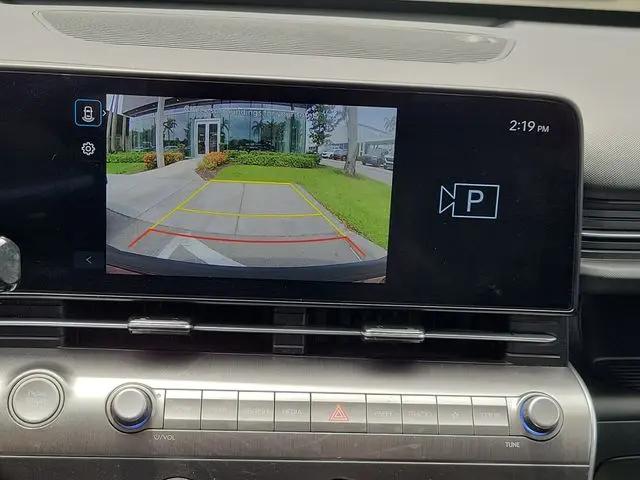2025 Hyundai Kona SE