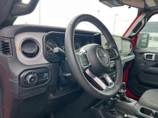 2025 Jeep Wrangler 4-Door Sahara 4x4