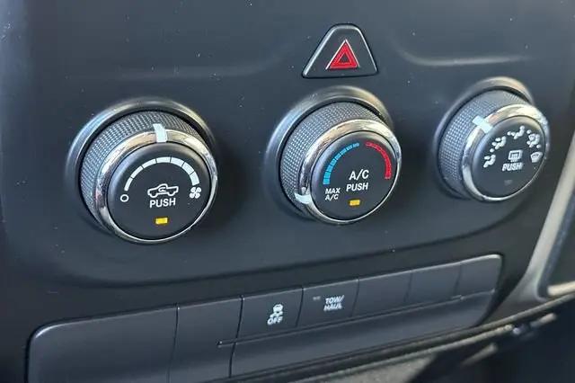 2019 Ram 1500 Classic SLT Crew Cab 4x4 5'7" Box