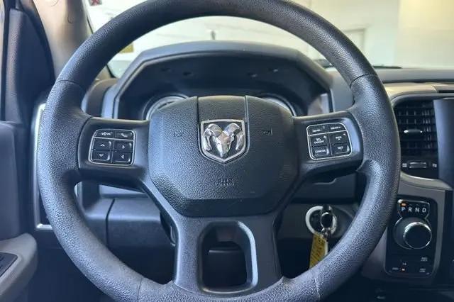2019 Ram 1500 Classic SLT Crew Cab 4x4 5'7" Box