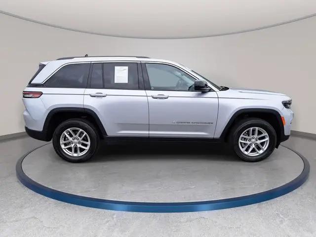 2023 Jeep Grand Cherokee Laredo X 4x4