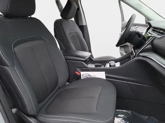 2023 Jeep Grand Cherokee Laredo X 4x4