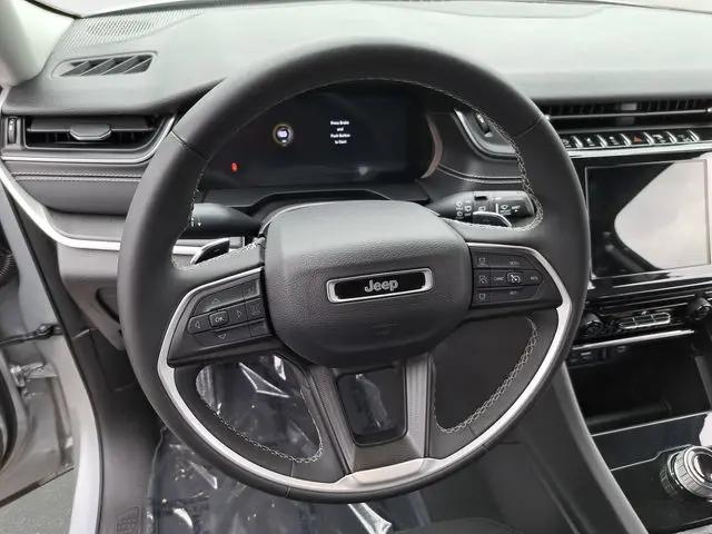 2023 Jeep Grand Cherokee Laredo X 4x4