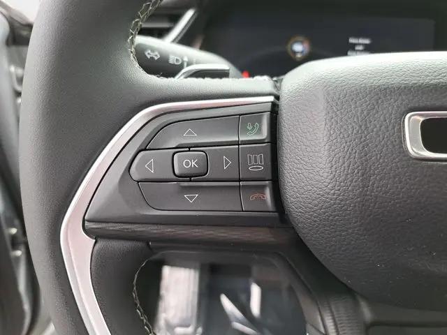 2023 Jeep Grand Cherokee Laredo X 4x4