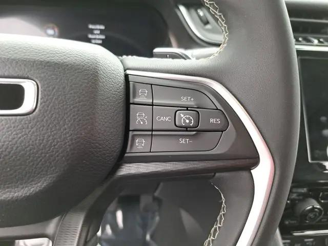 2023 Jeep Grand Cherokee Laredo X 4x4