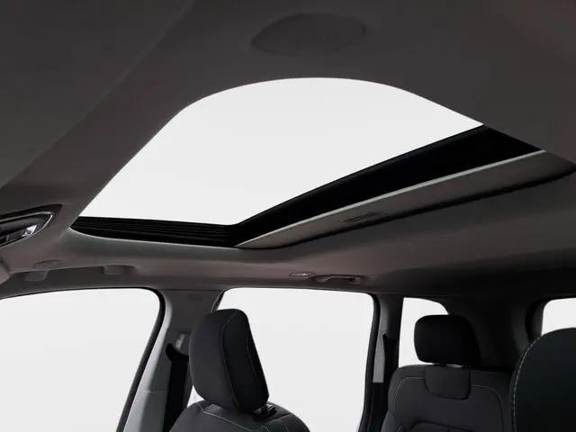 2023 Jeep Grand Cherokee Laredo X 4x4