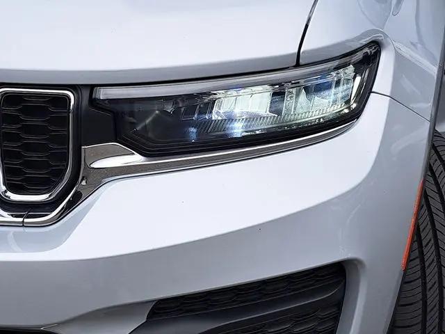 2023 Jeep Grand Cherokee Laredo X 4x4