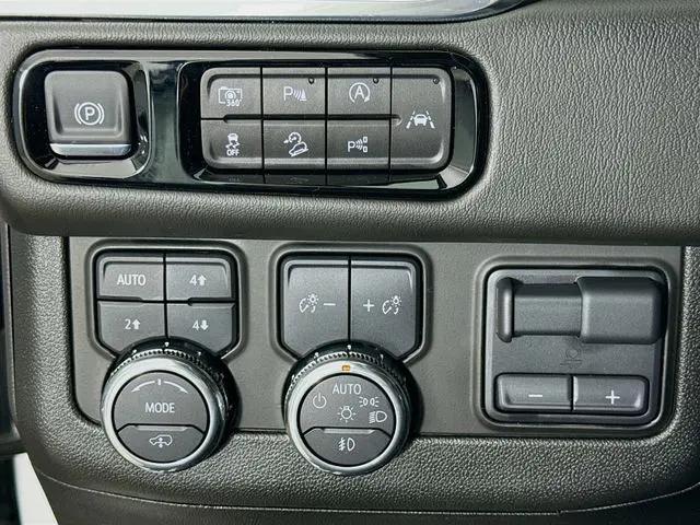 2025 GMC Yukon 4WD Denali