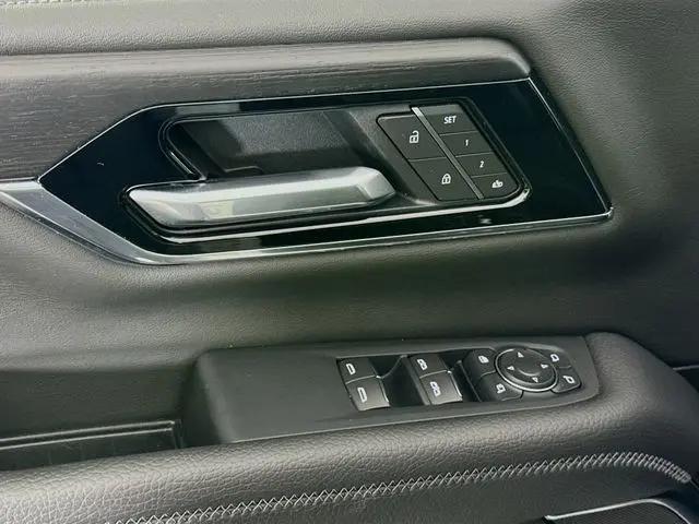 2025 GMC Yukon 4WD Denali