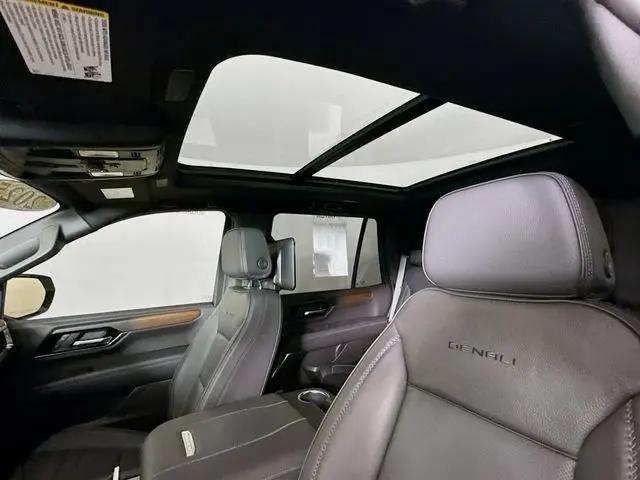 2025 GMC Yukon 4WD Denali