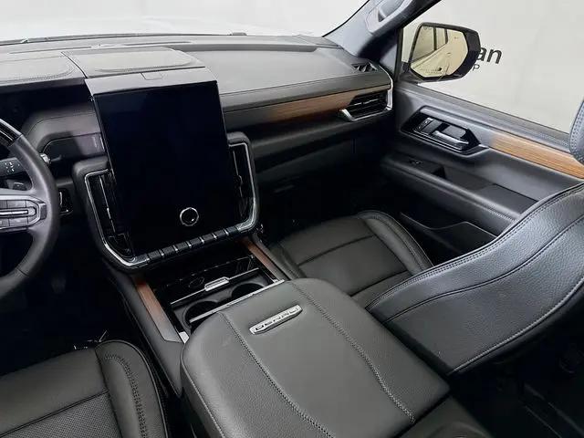 2025 GMC Yukon 4WD Denali