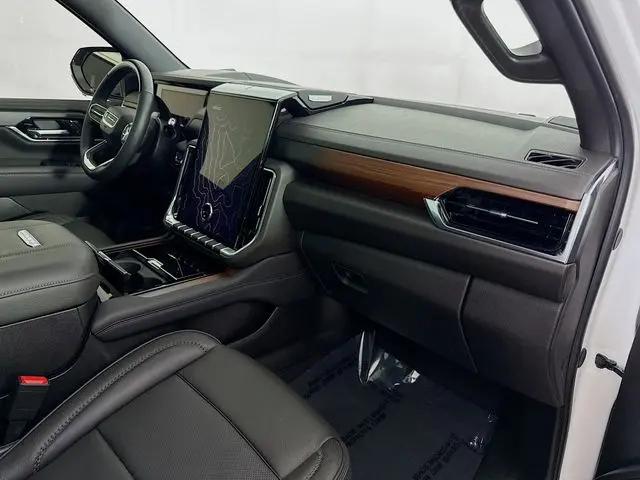 2025 GMC Yukon 4WD Denali