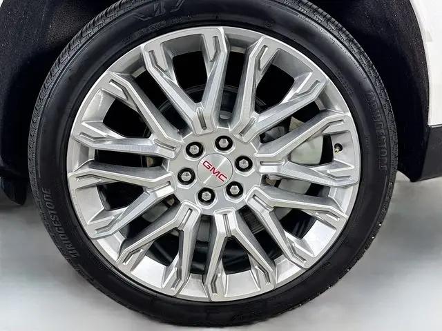 2025 GMC Yukon 4WD Denali