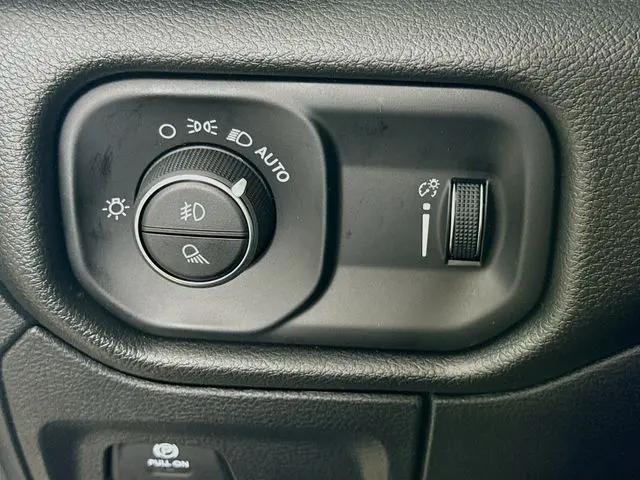 2026 Ram 1500 Express Crew Cab 4x4 57 Box