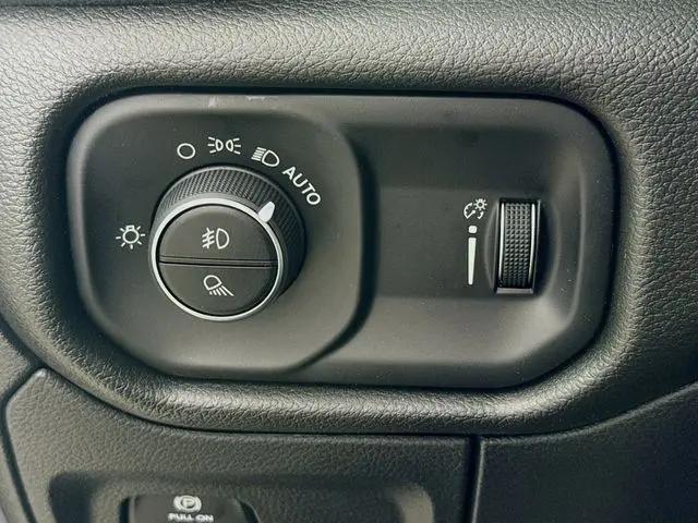 2026 Ram 1500 Express Crew Cab 4x4 57 Box