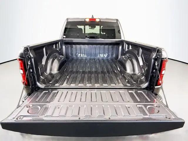2026 Ram 1500 Express Crew Cab 4x4 57 Box