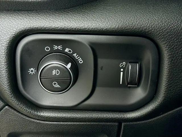 2026 Ram 1500 Express Crew Cab 4x4 57 Box