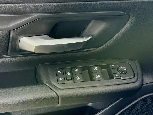 2026 Ram 1500 Express Crew Cab 4x4 57 Box