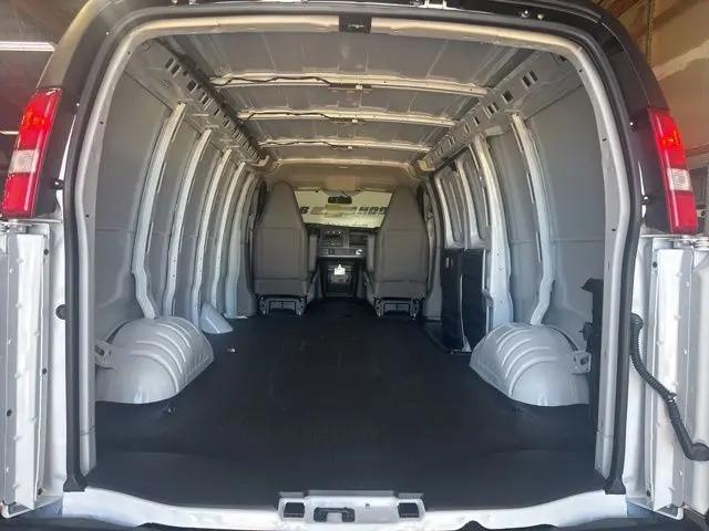 2026 Chevrolet Express Cargo Van 2500 Regular Wheelbase, WT, RWD