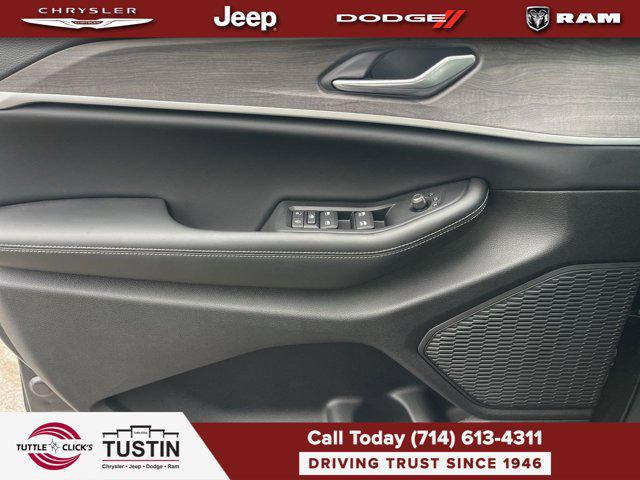 2026 Jeep Grand Cherokee Altitude 4x2