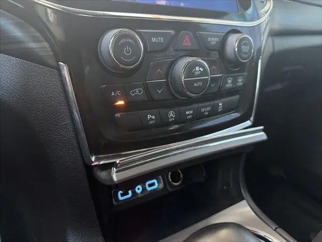 2022 Jeep Grand Cherokee Laredo E 4x4