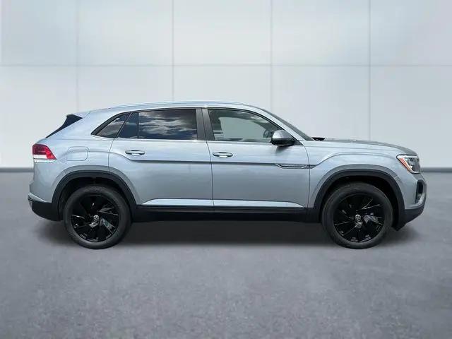 2026 Volkswagen Atlas Cross Sport SE with Technology