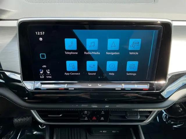 2026 Volkswagen Atlas Cross Sport SE with Technology