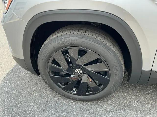 2026 Volkswagen Atlas Cross Sport SE with Technology