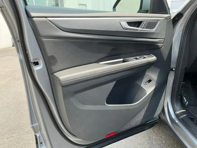 2026 Volkswagen Atlas Cross Sport SE with Technology