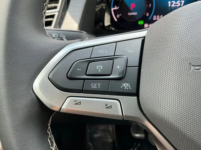 2026 Volkswagen Atlas Cross Sport SE with Technology