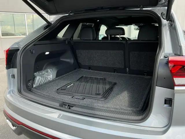2026 Volkswagen Atlas Cross Sport SE with Technology