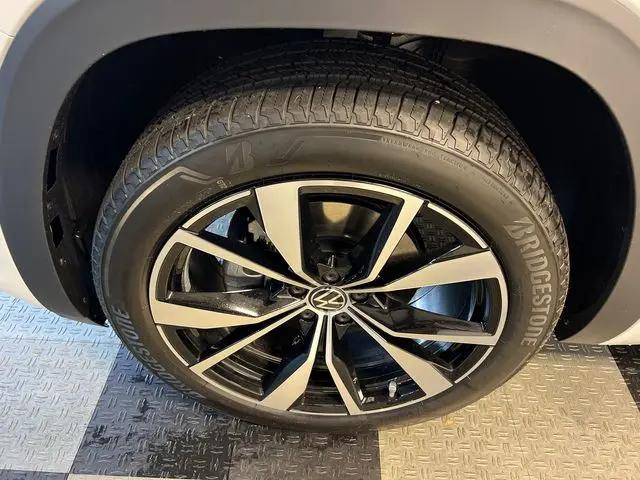 2026 Volkswagen Atlas Cross Sport SEL Premium R-Line