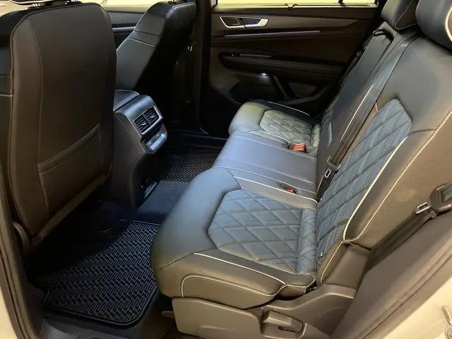 2026 Volkswagen Atlas Cross Sport SEL Premium R-Line