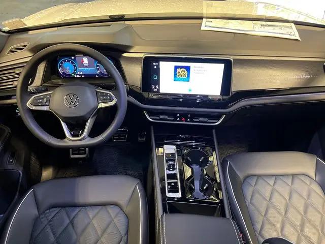2026 Volkswagen Atlas Cross Sport SEL Premium R-Line