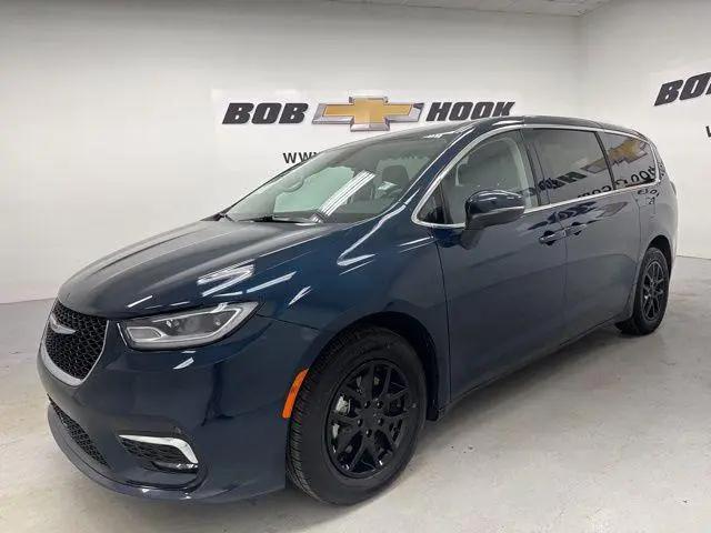 2023 Chrysler Pacifica Touring L for sale in Louisville, KY