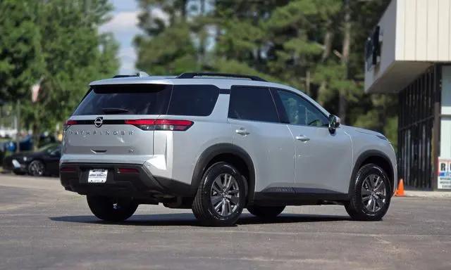 2024 Nissan Pathfinder SV FWD