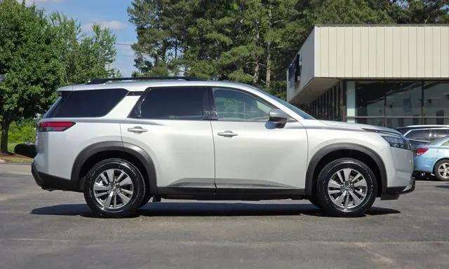 2024 Nissan Pathfinder SV FWD