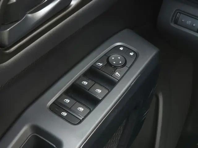 2024 Nissan Pathfinder SV FWD