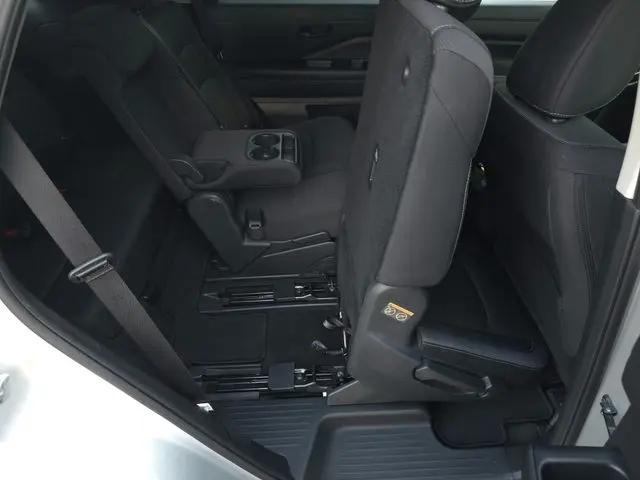 2024 Nissan Pathfinder SV FWD