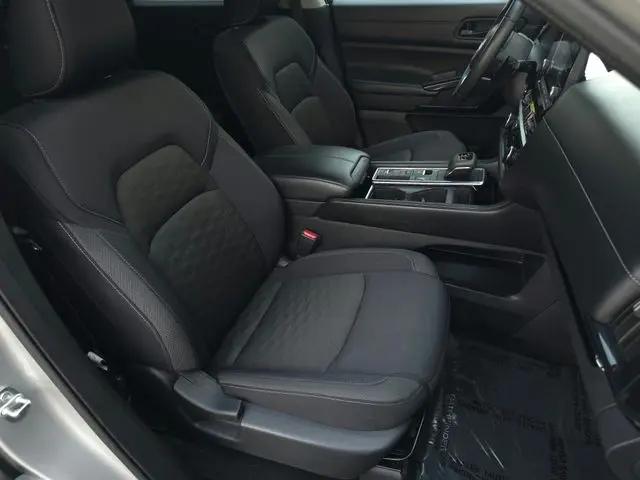 2024 Nissan Pathfinder SV FWD