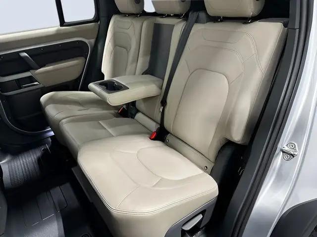 2023 Land Rover Defender 110 SE