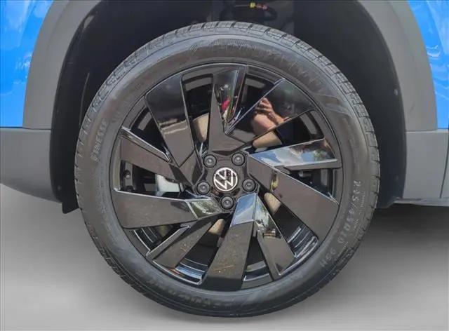 2025 Volkswagen Taos 1.5T SE Black