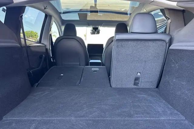 2026 Tesla Model Y Premium Rear-Wheel Drive