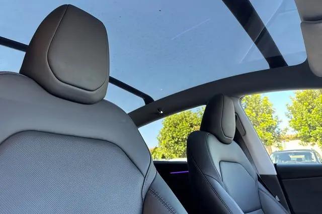 2026 Tesla Model Y Premium Rear-Wheel Drive