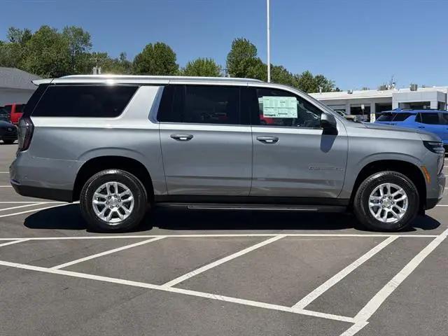 2026 Chevrolet Suburban LT, 4WD