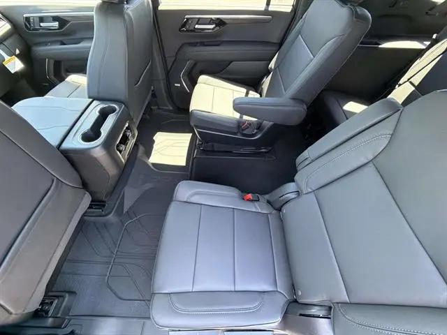 2026 Chevrolet Suburban LT, 4WD