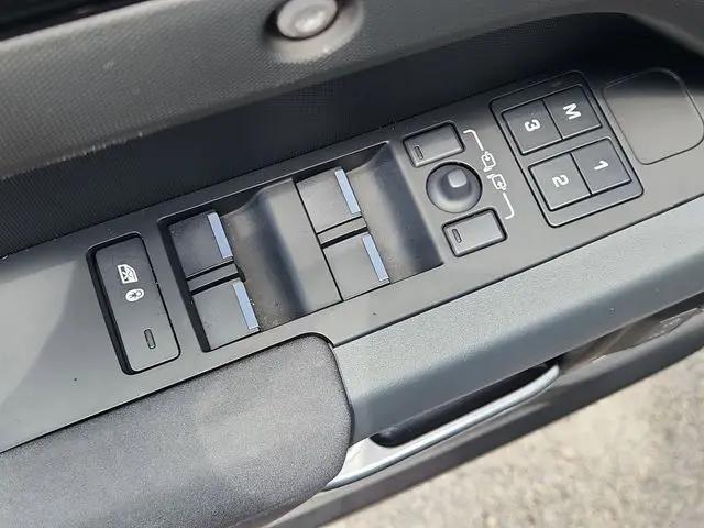 2023 Land Rover Defender 110 X-Dynamic SE