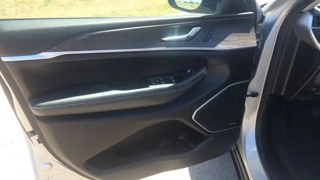 2023 Jeep Grand Cherokee L Limited 4x2